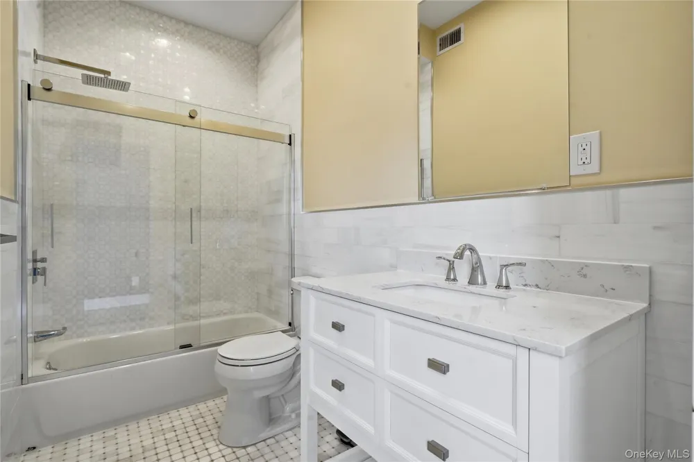 298 W Lido Promenade Lindenhurst, NY 11757