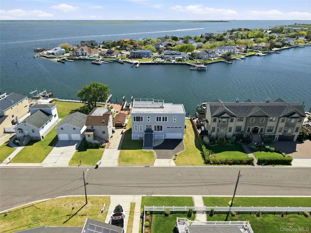 298 W Lido Promenade Lindenhurst, NY 11757