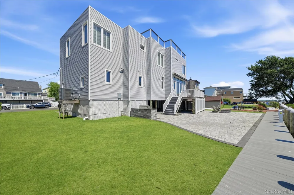 298 W Lido Promenade Lindenhurst, NY 11757