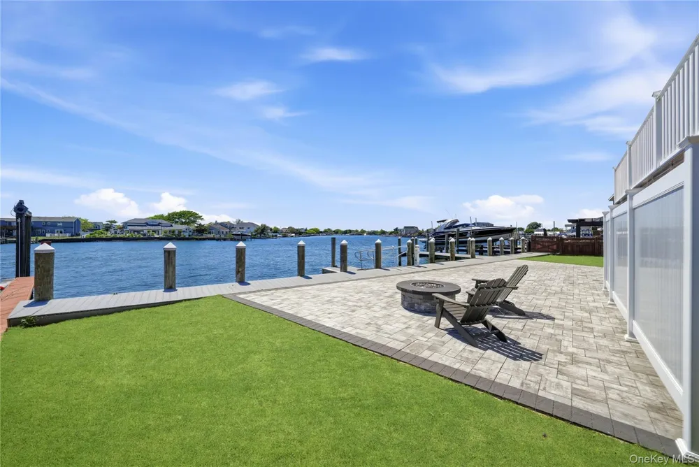 298 W Lido Promenade Lindenhurst, NY 11757