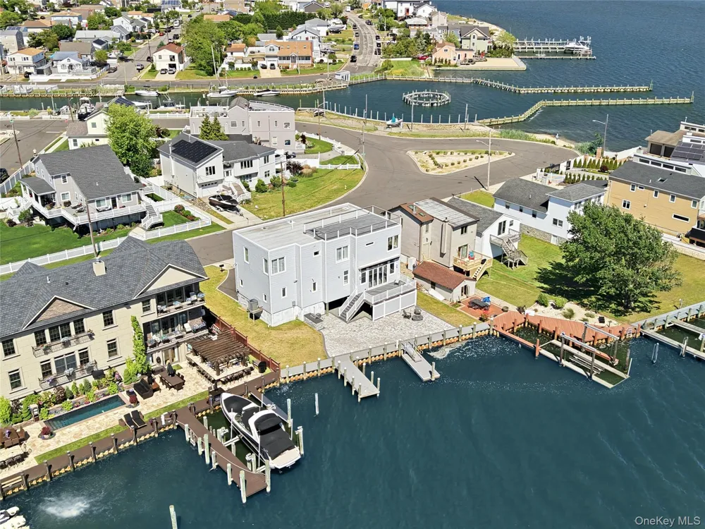 298 W Lido Promenade Lindenhurst, NY 11757