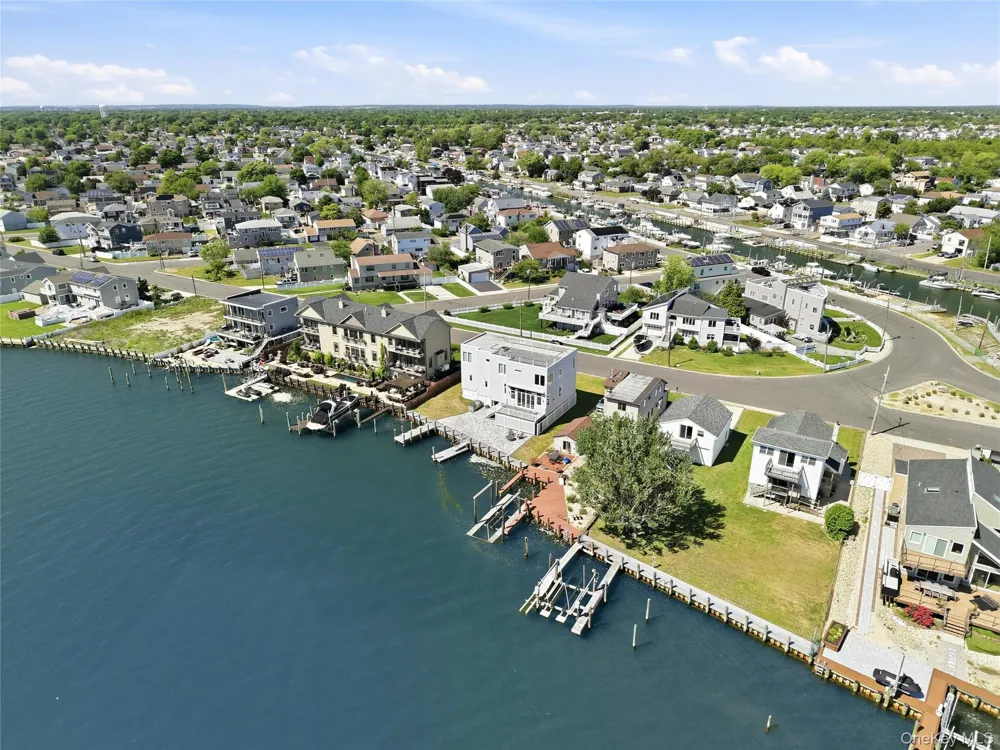 298 W Lido Promenade Lindenhurst, NY 11757