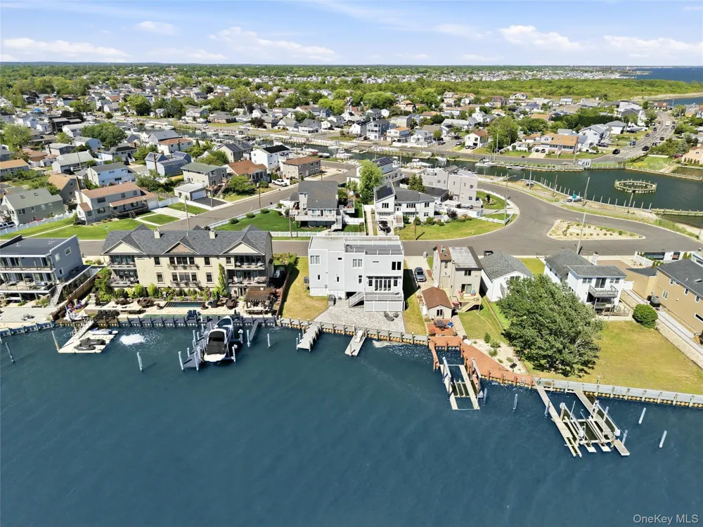 298 W Lido Promenade Lindenhurst, NY 11757