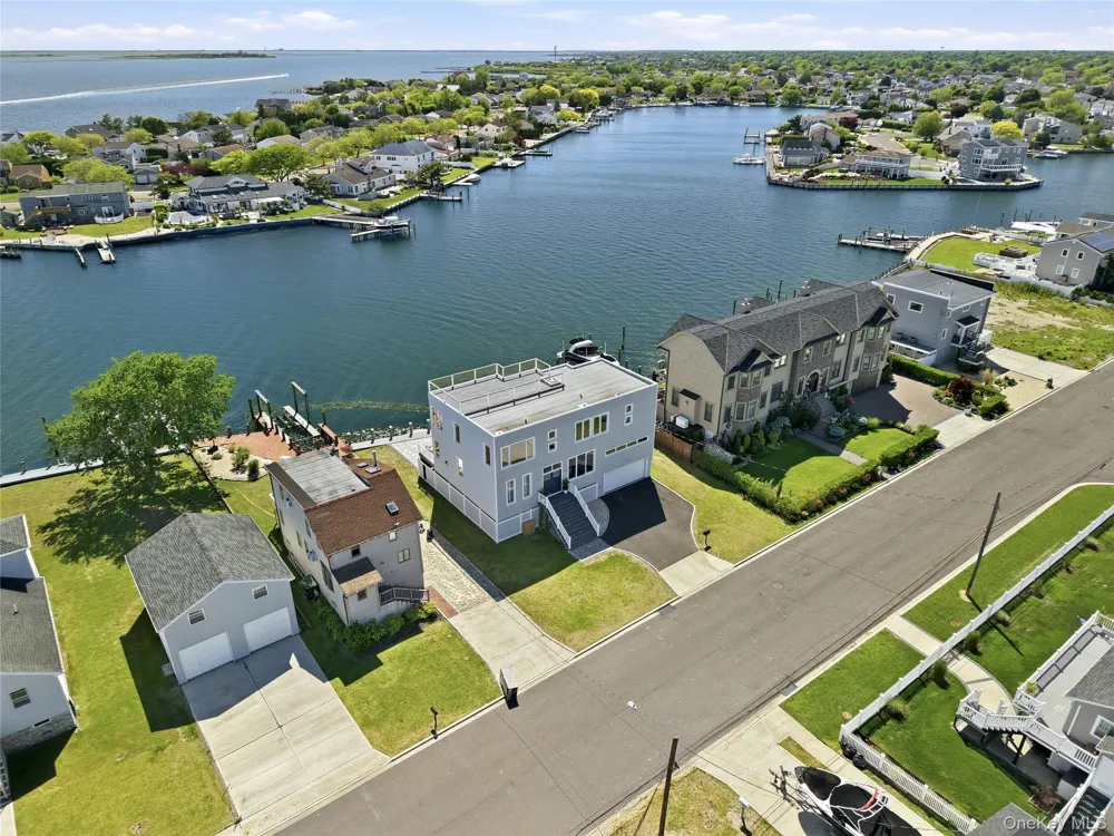 298 W Lido Promenade Lindenhurst, NY 11757