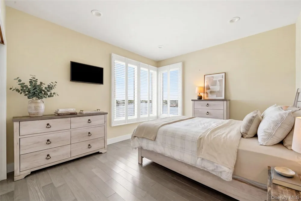 298 W Lido Promenade Lindenhurst, NY 11757