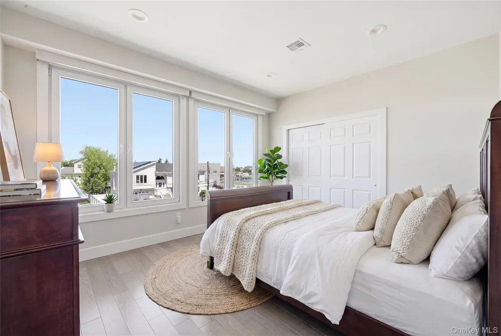 298 W Lido Promenade Lindenhurst, NY 11757