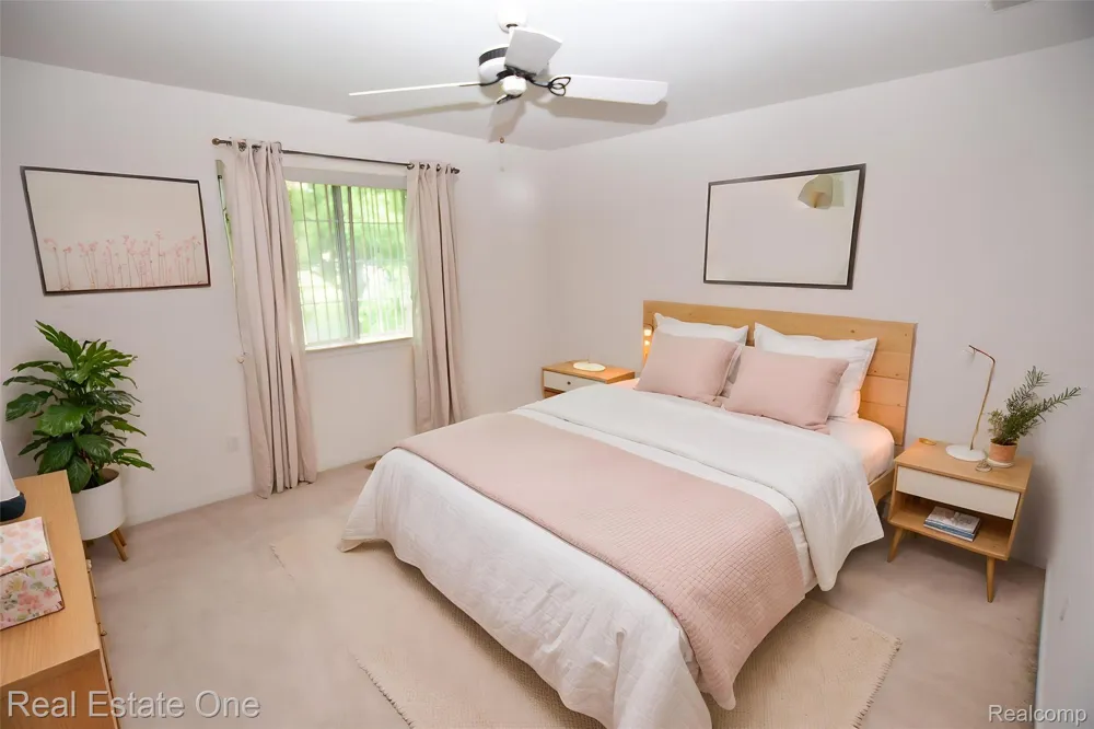 555 Winwood Court Walled Lake City, MI 48390