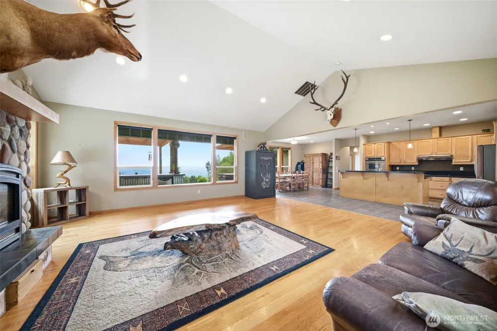 966 Lookout Road Castle Rock, WA 98611