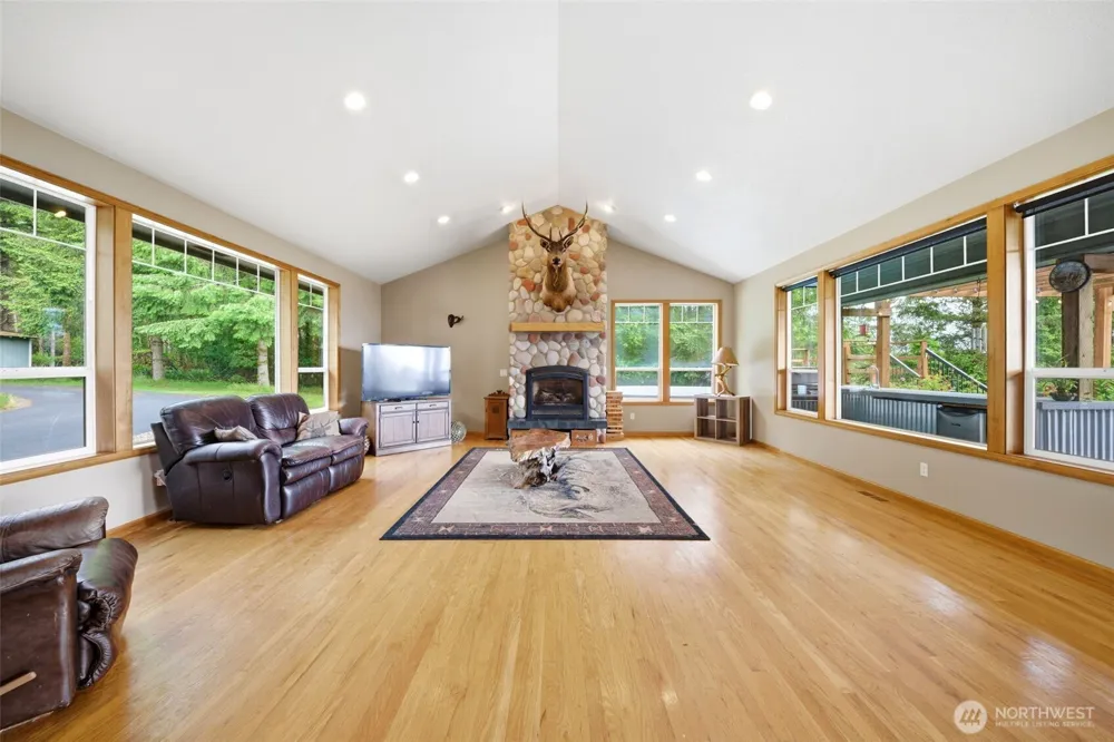 966 Lookout Road Castle Rock, WA 98611