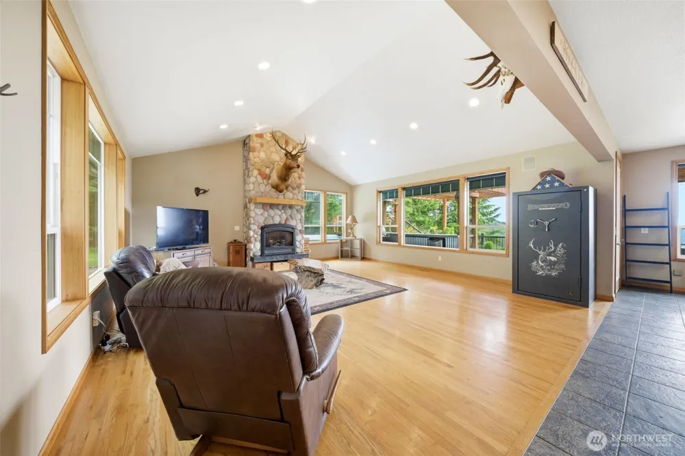 966 Lookout Road Castle Rock, WA 98611