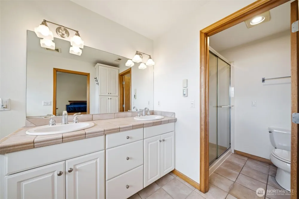 966 Lookout Road Castle Rock, WA 98611