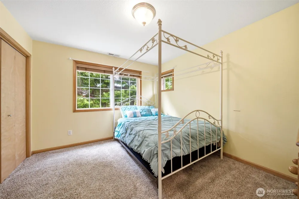 966 Lookout Road Castle Rock, WA 98611