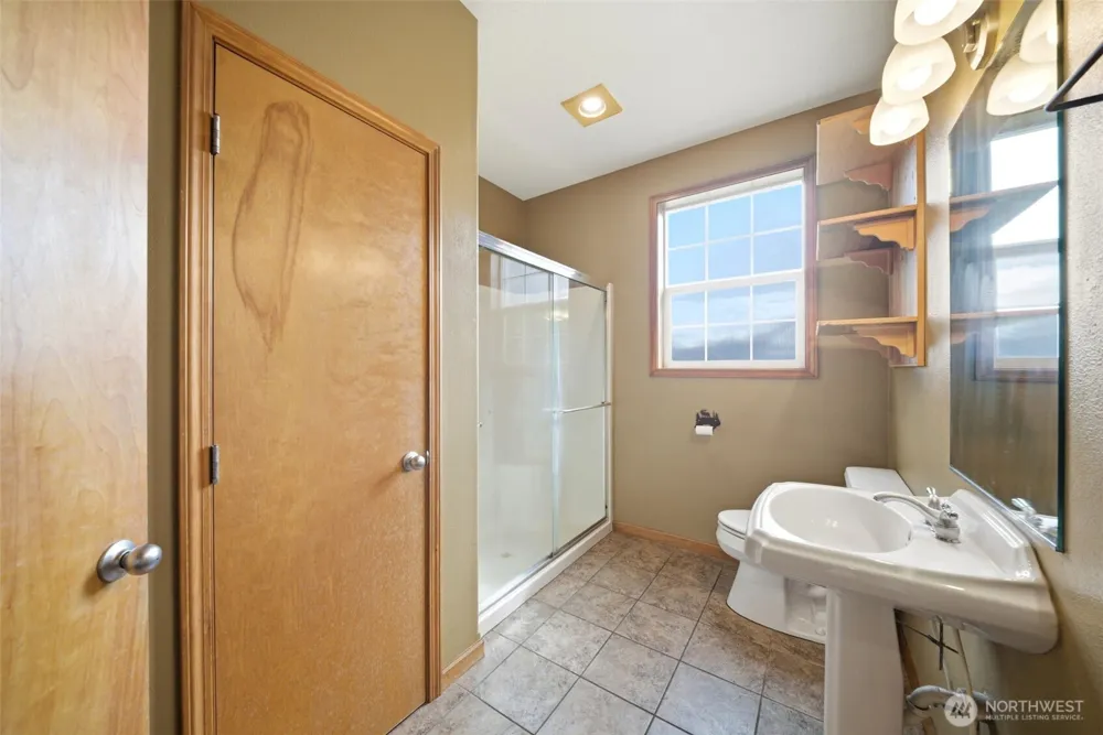 966 Lookout Road Castle Rock, WA 98611