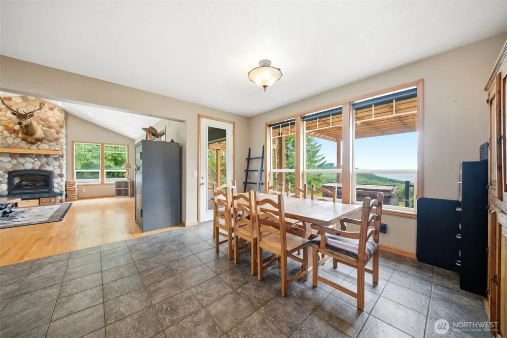 966 Lookout Road Castle Rock, WA 98611