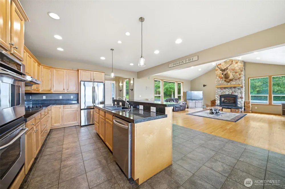 966 Lookout Road Castle Rock, WA 98611