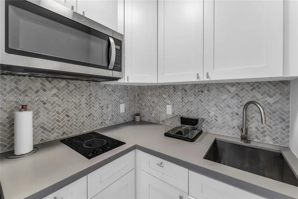 6647 SW 59th Pl #208 South Miami, FL 33143