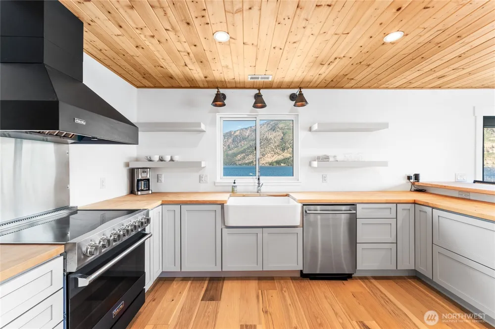 152 Waterfront Terrace Lane Manson, WA 98831