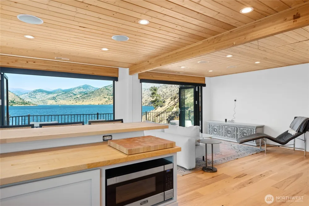 152 Waterfront Terrace Lane Manson, WA 98831