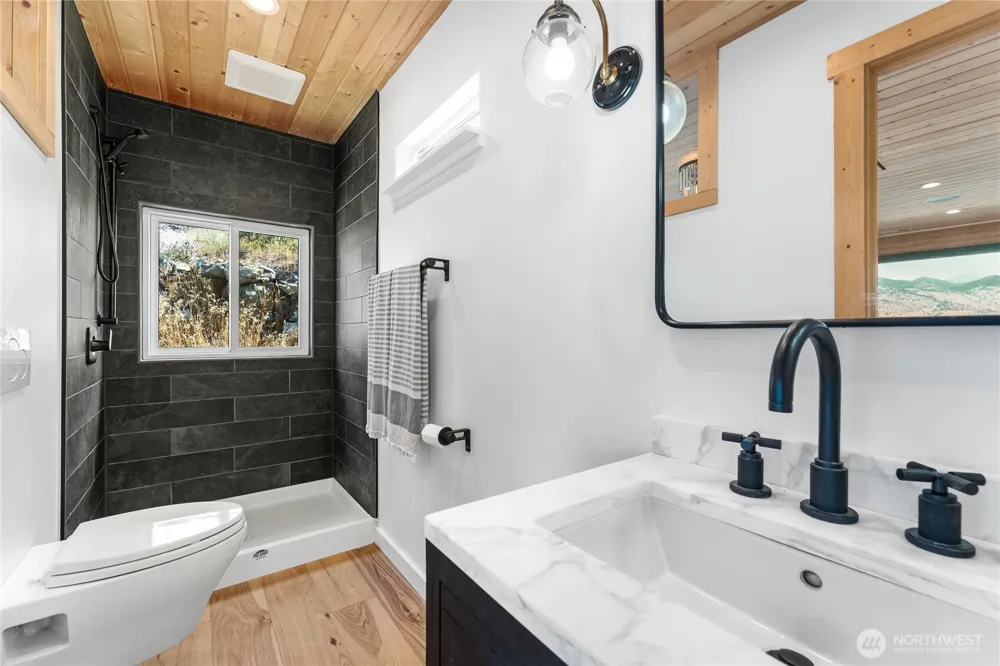 152 Waterfront Terrace Lane Manson, WA 98831