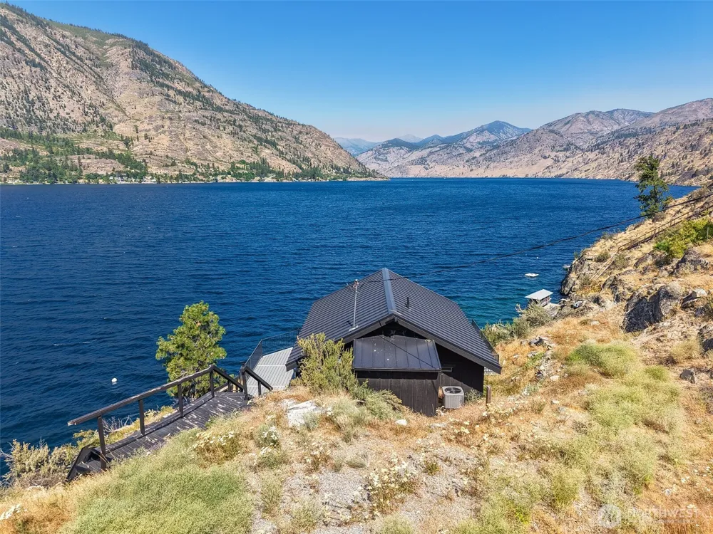 152 Waterfront Terrace Lane Manson, WA 98831