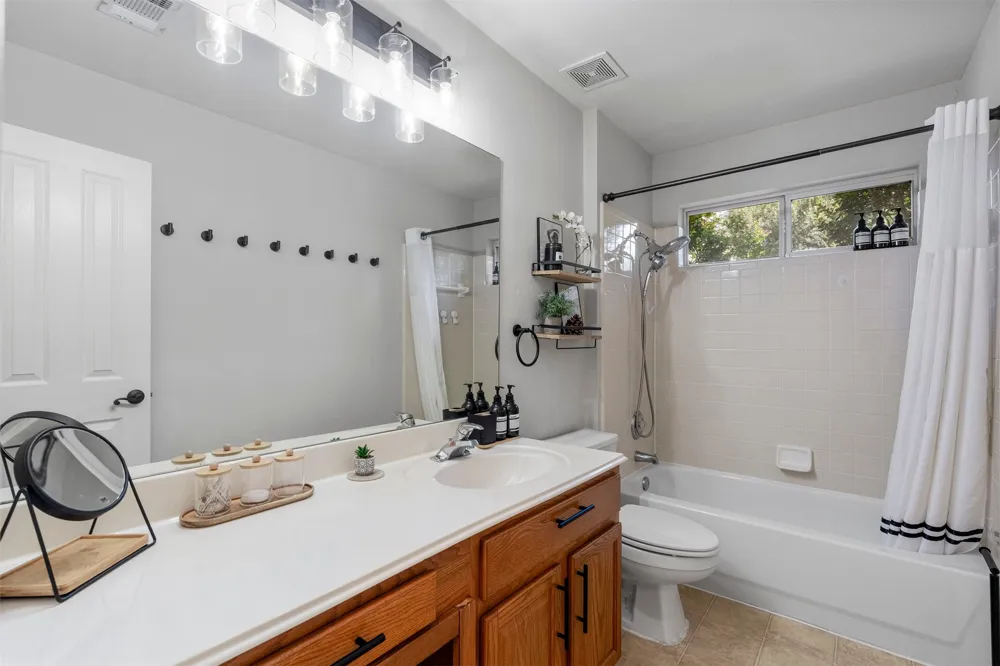 5421 Korth Drive Austin, TX 78749