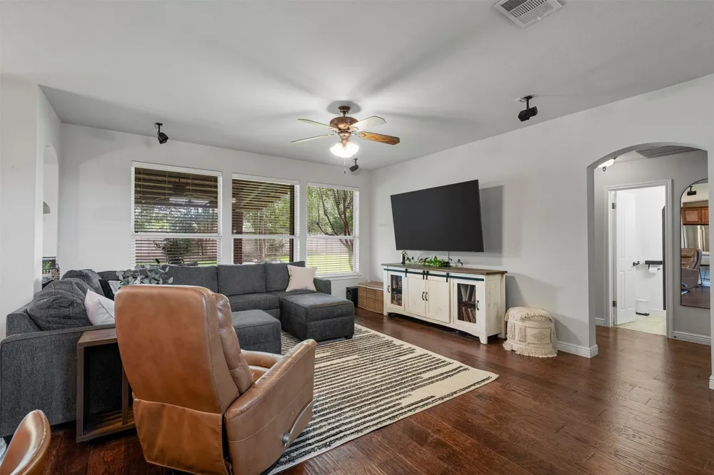 5421 Korth Drive Austin, TX 78749
