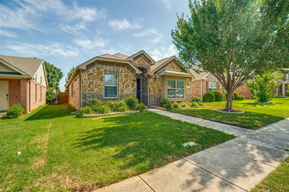 8835 Tucker Street Cross Roads, TX 76227