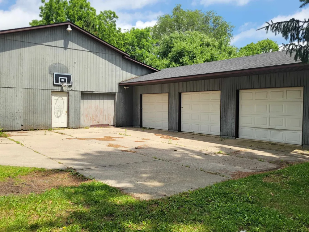 11372 Linden Road Vienna Charter Township, MI 48420