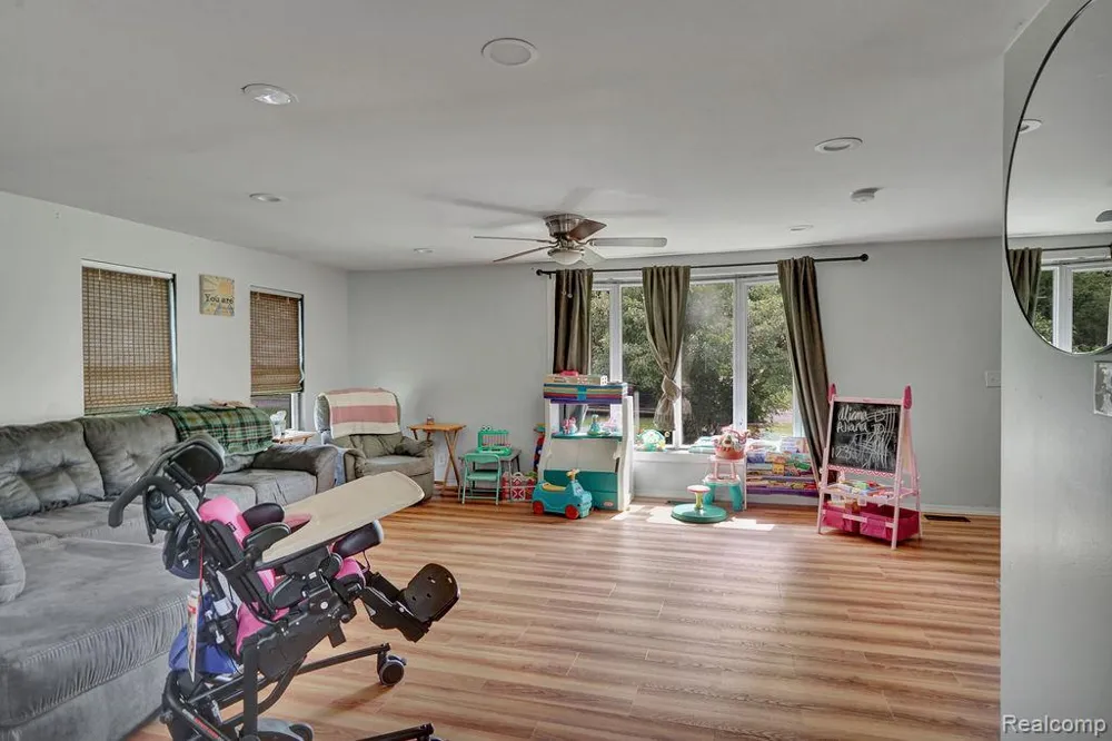 5607 Genesee Avenue Otter Lake Village, MI 48464