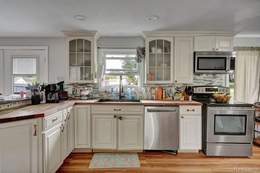 5607 Genesee Avenue Otter Lake Village, MI 48464
