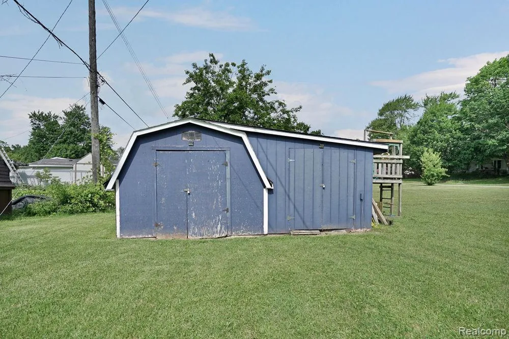 5607 Genesee Avenue Otter Lake Village, MI 48464