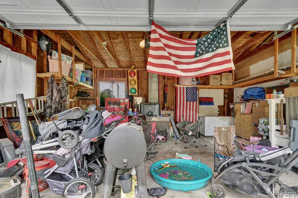 5607 Genesee Avenue Otter Lake Village, MI 48464
