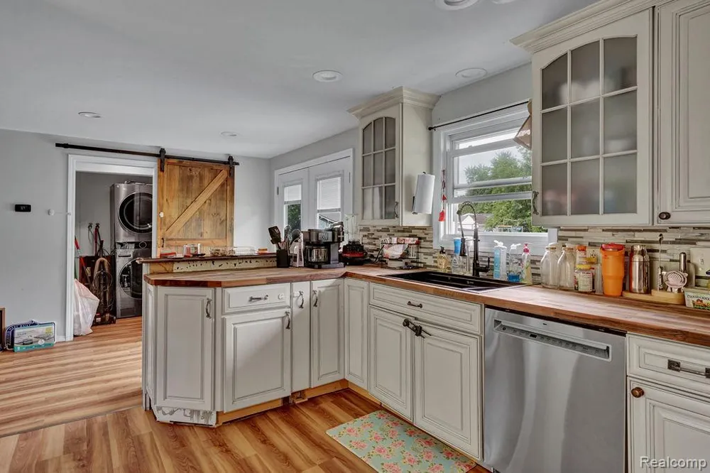 5607 Genesee Avenue Otter Lake Village, MI 48464