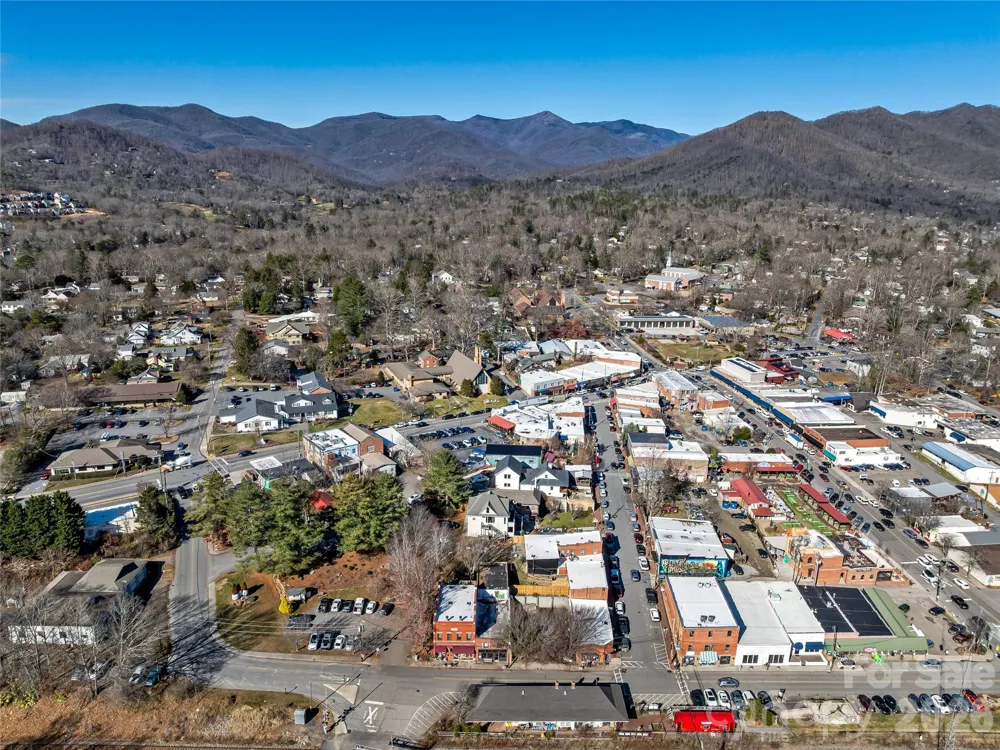 204 Sutton Avenue Black Mountain, NC 28711