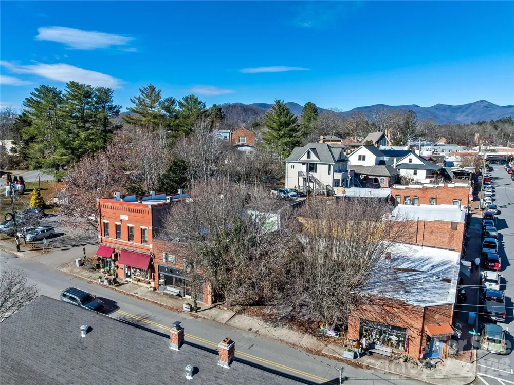 204 Sutton Avenue Black Mountain, NC 28711