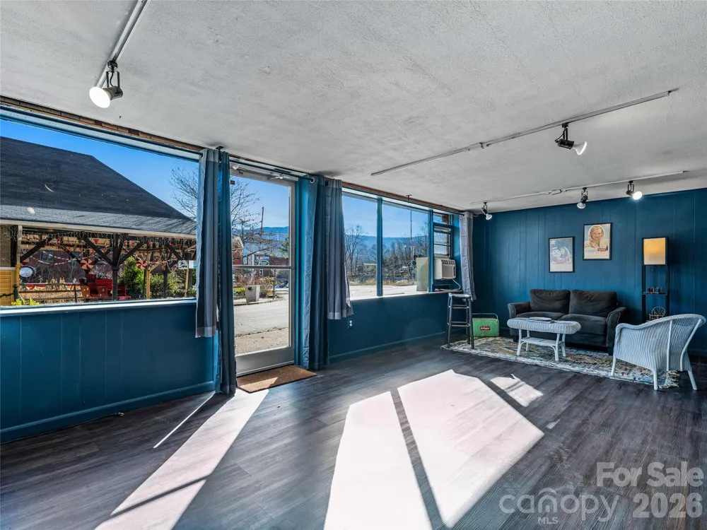 204 Sutton Avenue Black Mountain, NC 28711