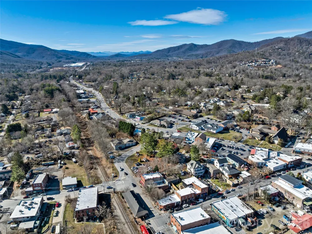 204 Sutton Avenue Black Mountain, NC 28711