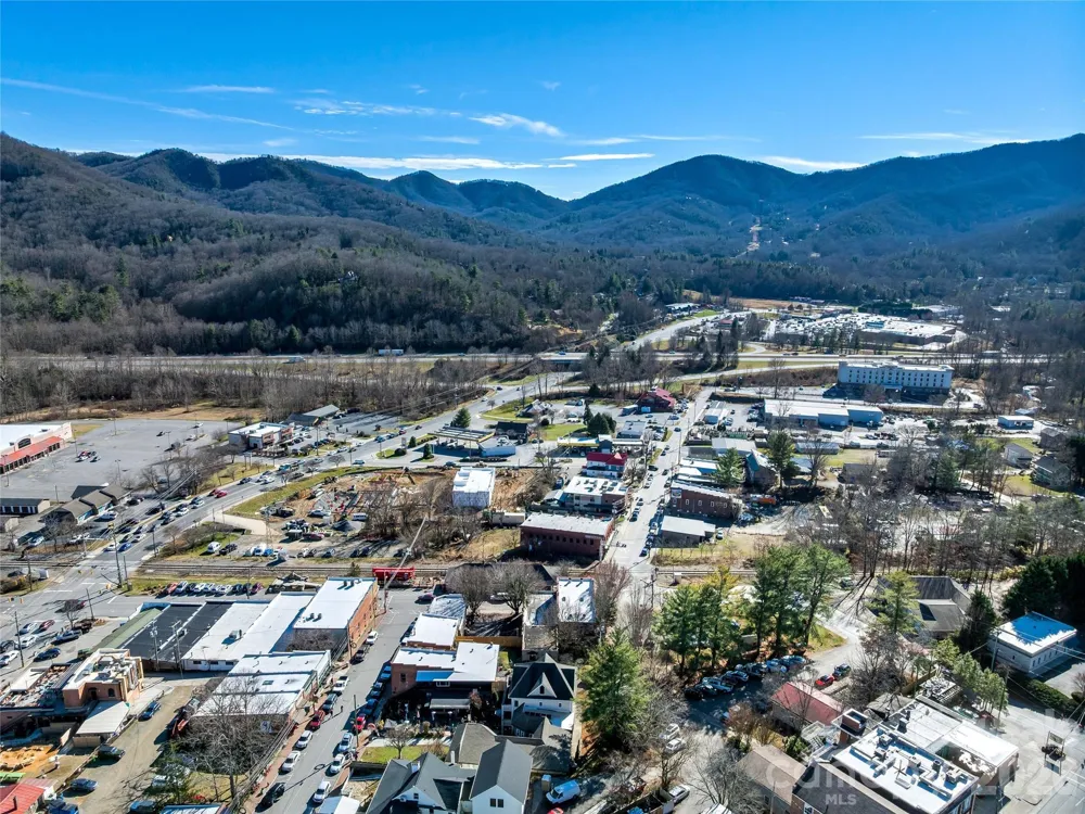 204 Sutton Avenue Black Mountain, NC 28711