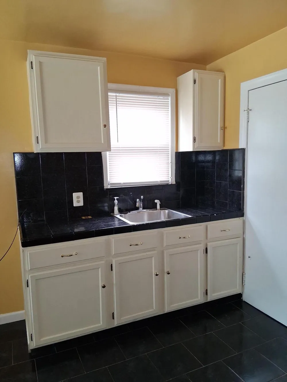 18211 Stansbury Avenue Detroit, MI 48235