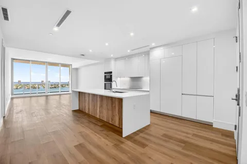 220 Lake Shore Drive #1808