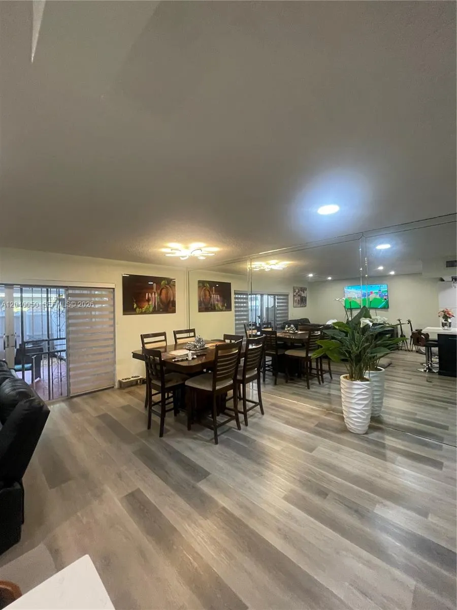6945 W 2nd Way Hialeah, FL 33014