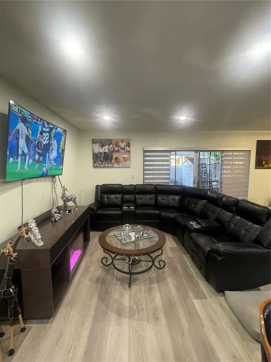6945 W 2nd Way Hialeah, FL 33014