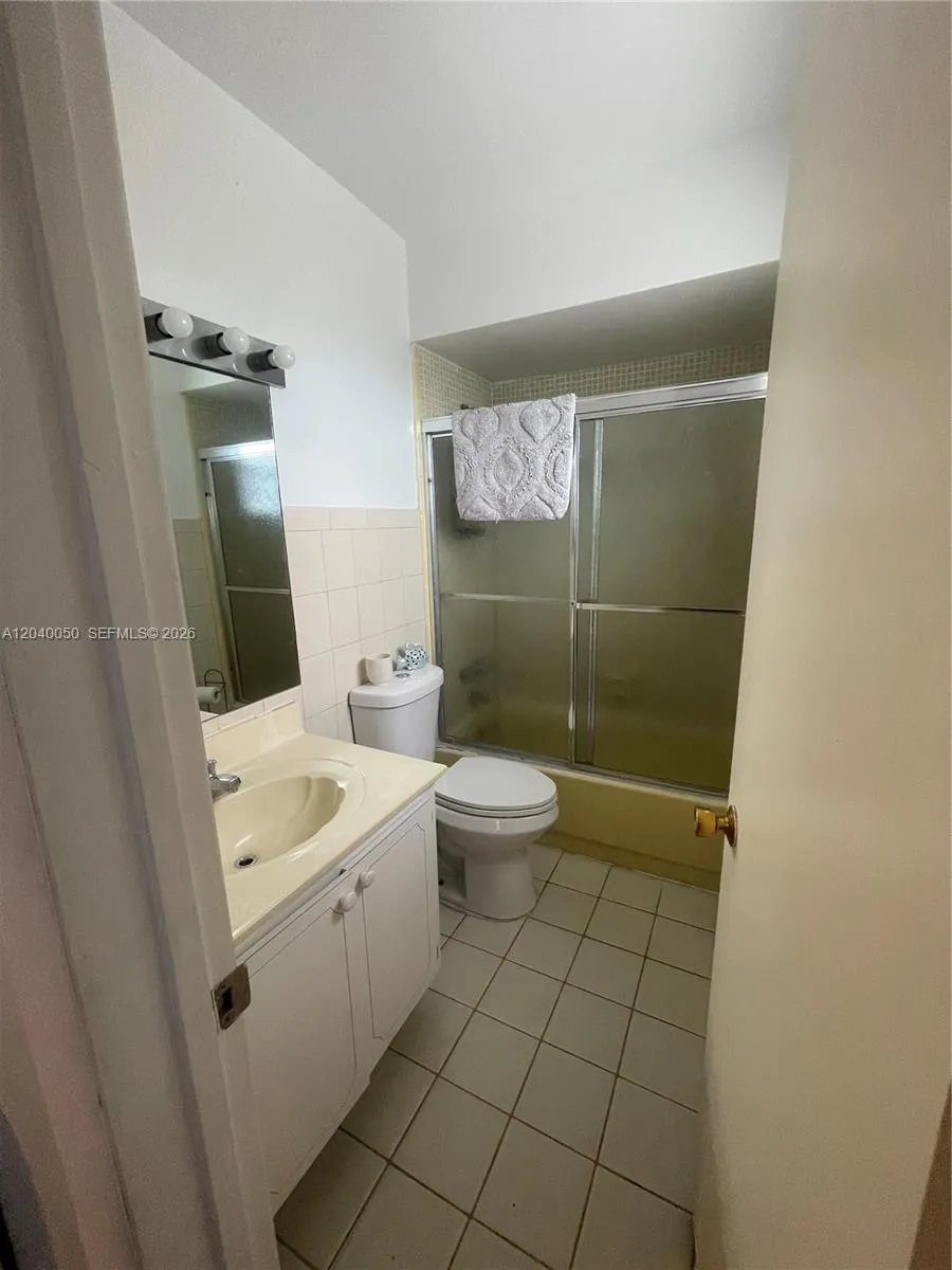 6945 W 2nd Way Hialeah, FL 33014