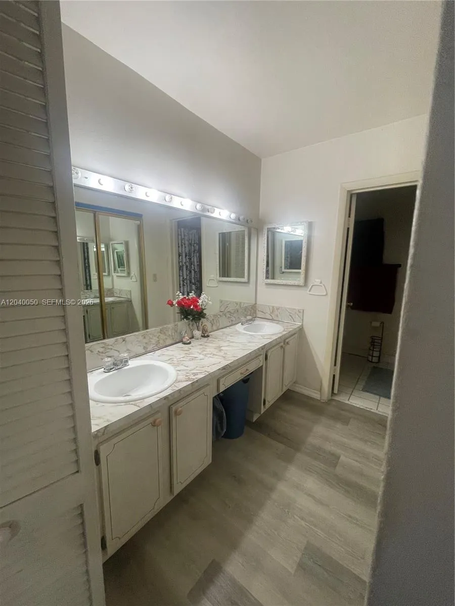 6945 W 2nd Way Hialeah, FL 33014