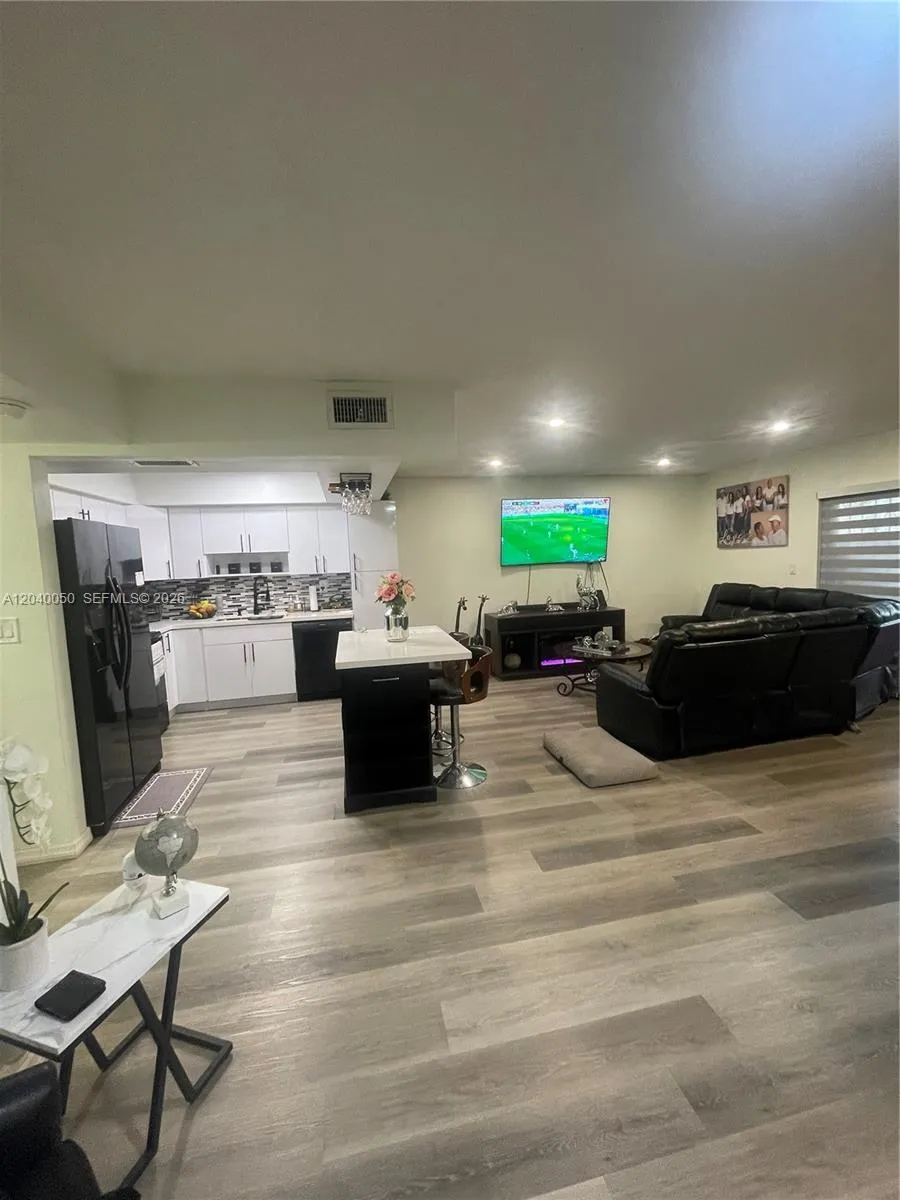 6945 W 2nd Way Hialeah, FL 33014