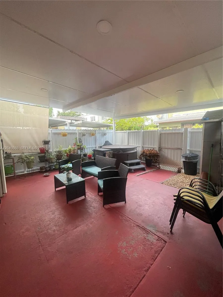 6945 W 2nd Way Hialeah, FL 33014
