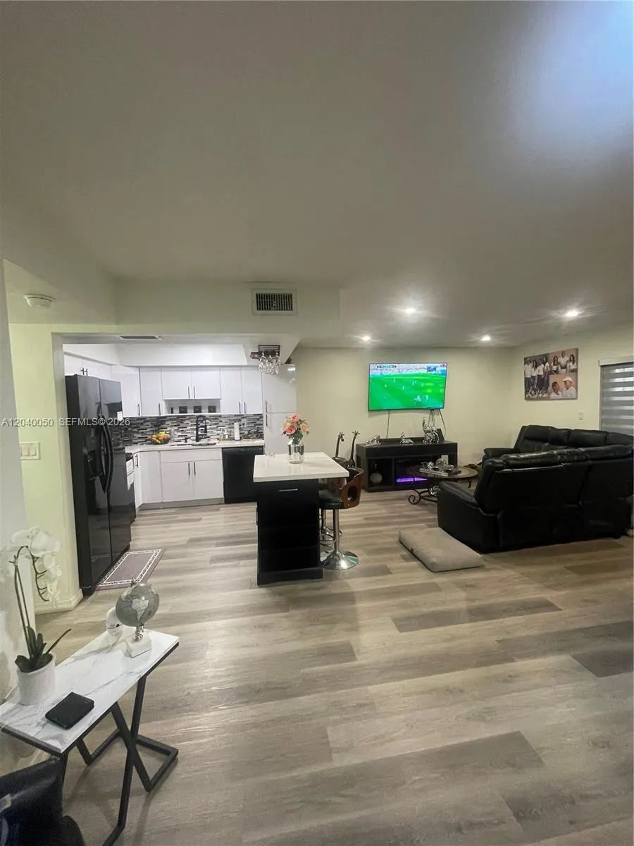 6945 W 2nd Way Hialeah, FL 33014