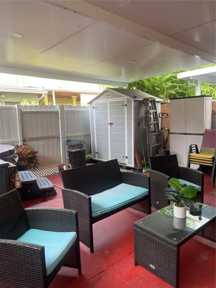 6945 W 2nd Way Hialeah, FL 33014