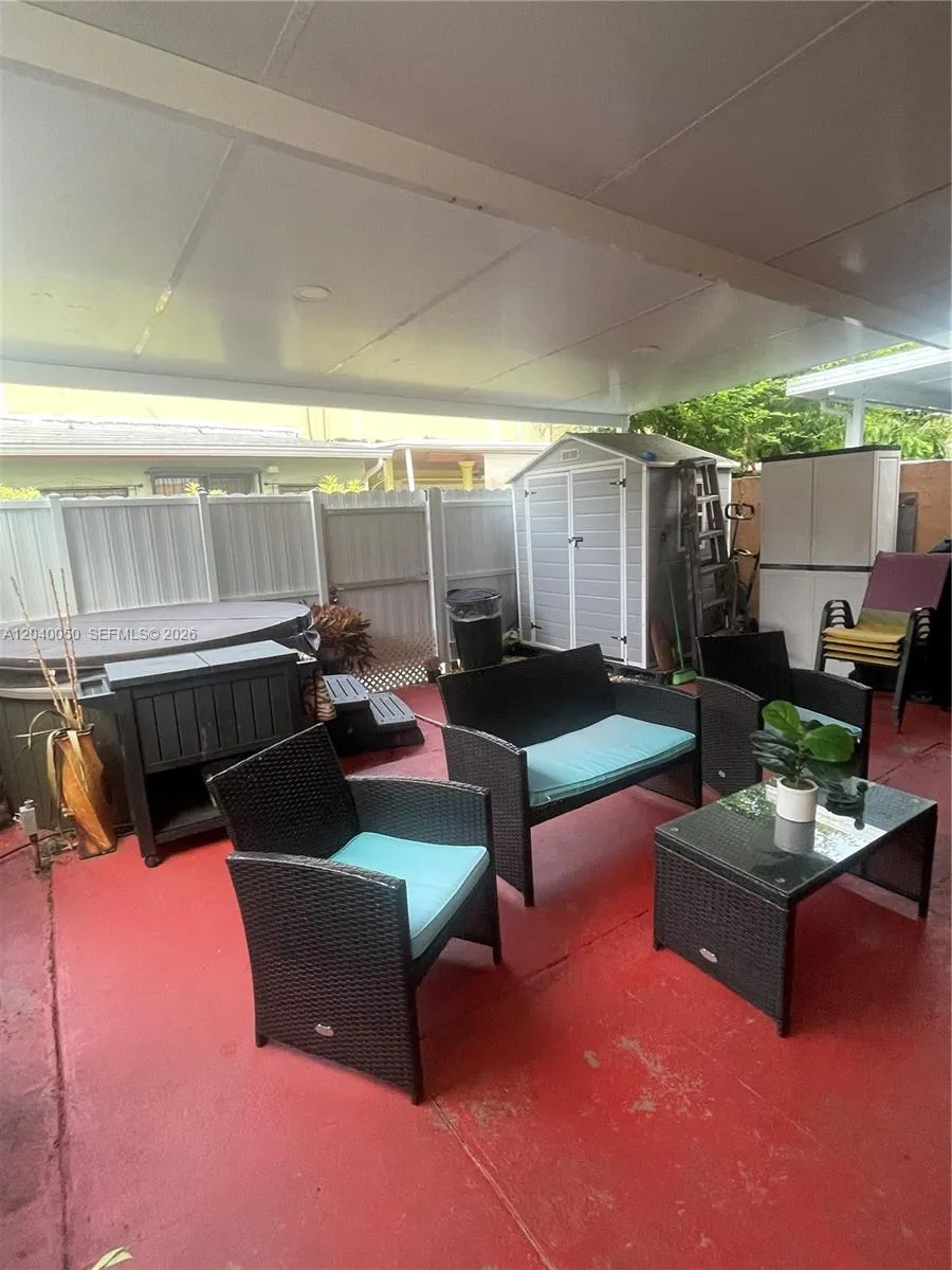 6945 W 2nd Way Hialeah, FL 33014