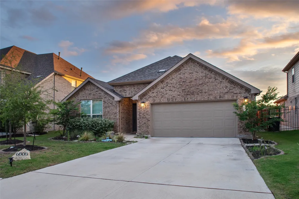6808 Cliff Rose Drive Spicewood, TX 78669